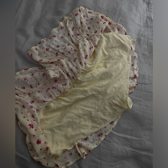 Garage Yellow with Pink Flowers Flowy Skirt with Shorts under. Size XL Women’s. - Picture 5 of 5